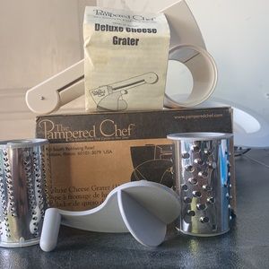 The Pampered Chef Deluxe Cheese Grater New in Box